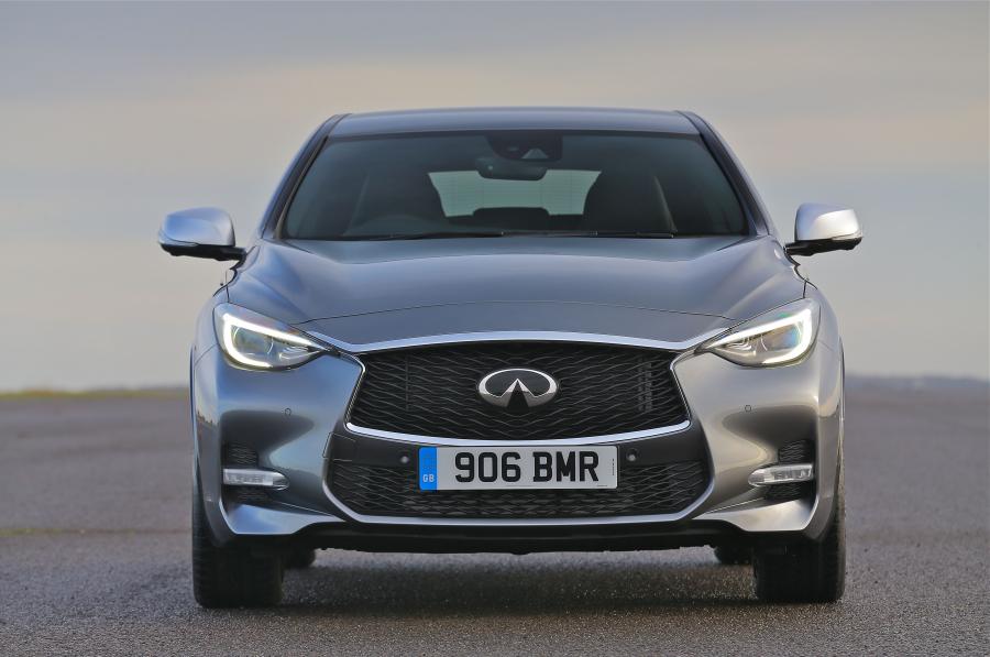  Infiniti Q30S 2.2d AWD 2016 года  (UK) (фото 7 из 25)